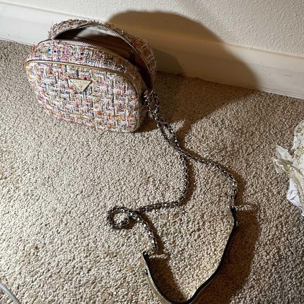 Guess - Picture 2 of 3